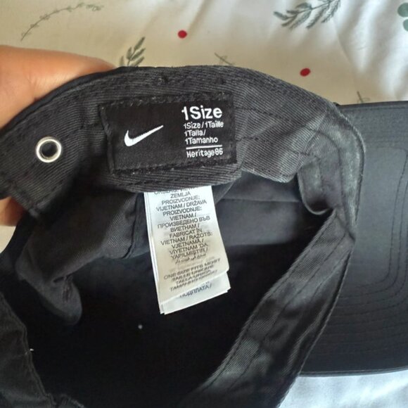 black/Nike hat - Picture 4 of 4